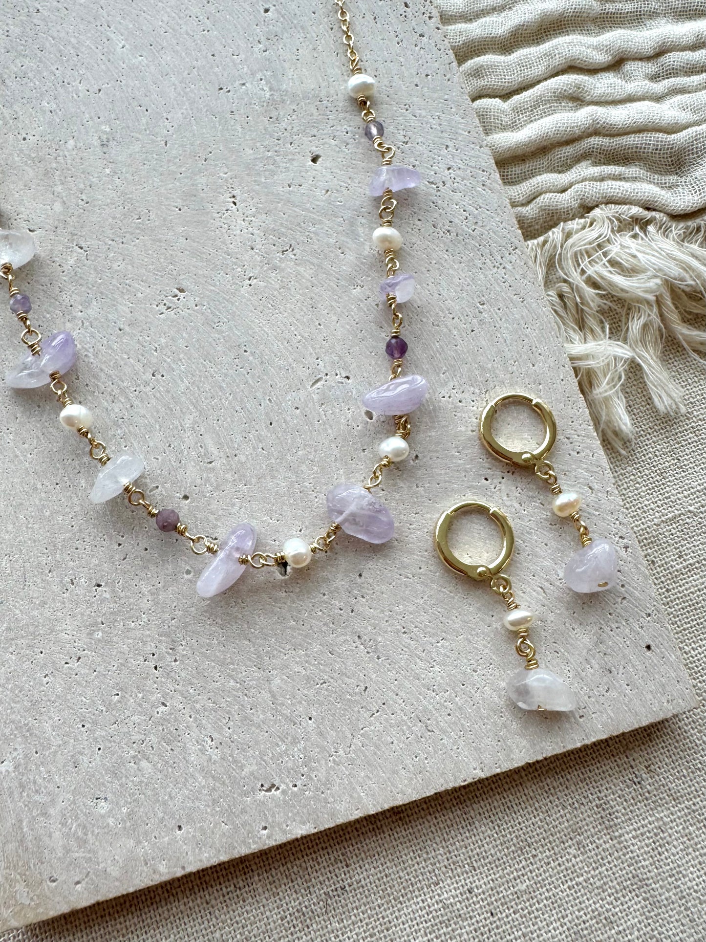 Amethyst og perlu lokkar